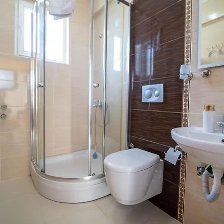 Magnificent With Private Pool Amazing View And Backyard In Oludeniz فيلة *